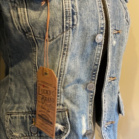 Lucky Brand Tomboy Trucker Jean Jacket frayed NWT - Picture 5 of 6